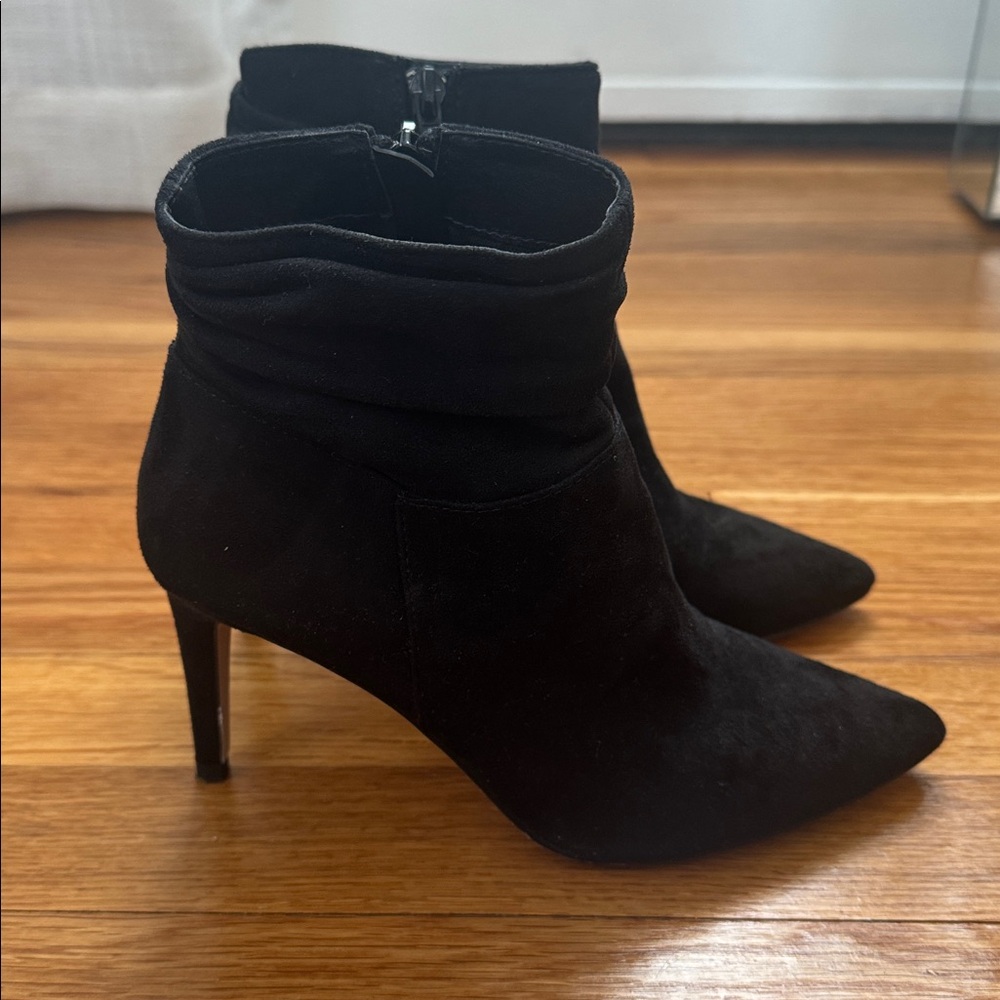 Pointed toe Booties - Picture 2 of 9
